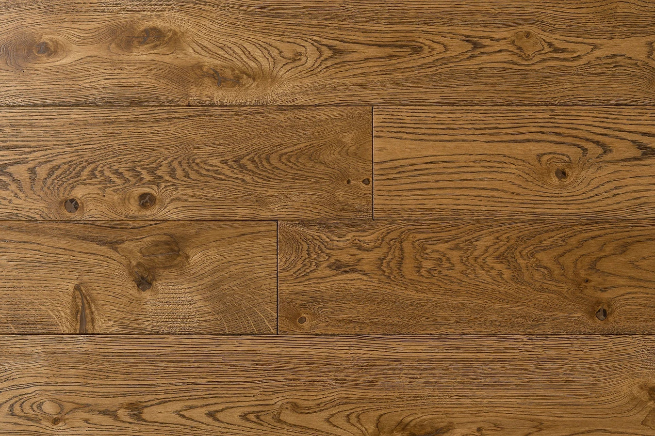 Close-up of natural oak engineered wood flooring with visible grain and knots, suitable for underfloor heating systems