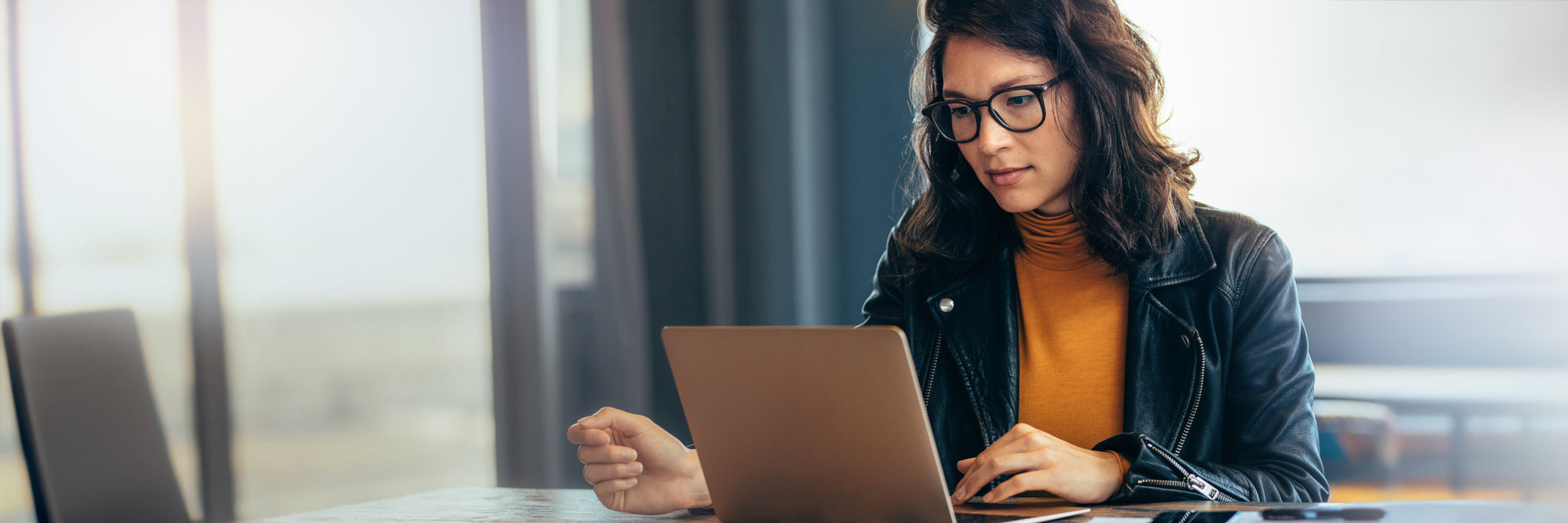 woman-browsing-on-laptop